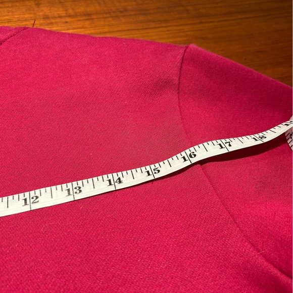 Lady Legend Cropped Crewneck - Picture 7 of 8